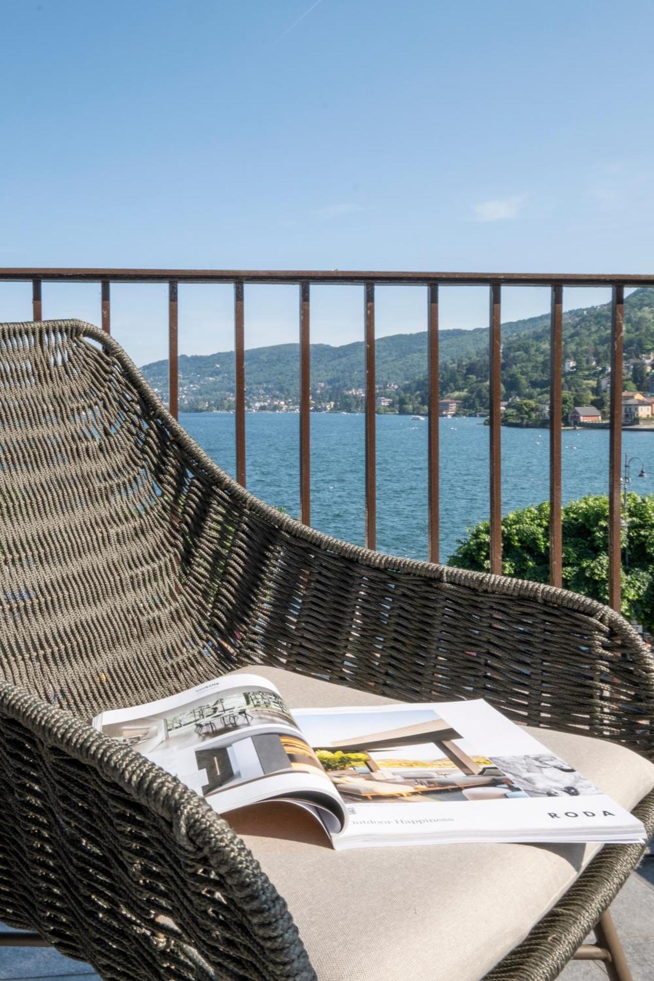 In Piazza Sul Lago Baveno Bagian luar foto