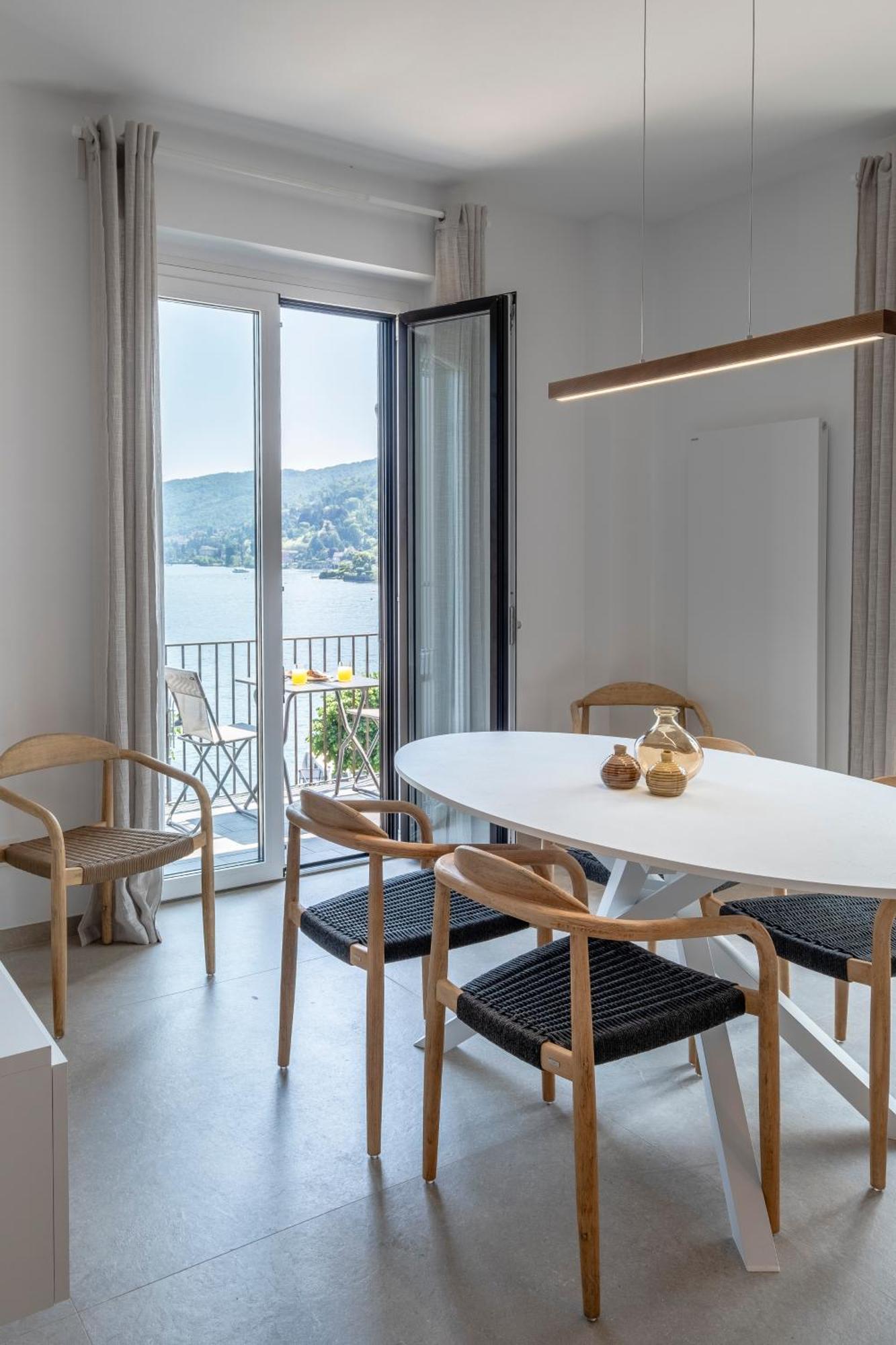 In Piazza Sul Lago Baveno Bagian luar foto